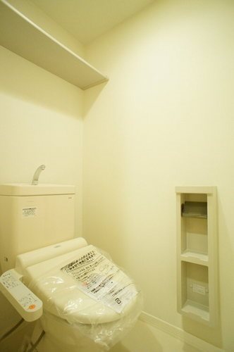 トイレ　冬でも嬉しいウォシュレット付き！