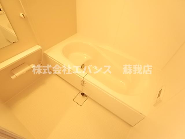 バス・シャワールーム　コンパクトで使いやすいお風呂です