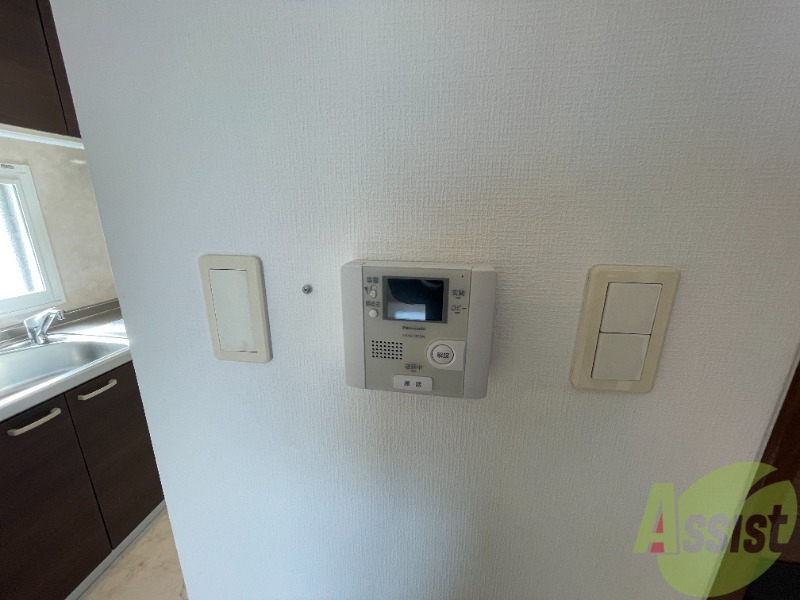 セキュリティ　ＴＶモニター付インターホンです。来客者の顔が見えるので安心！