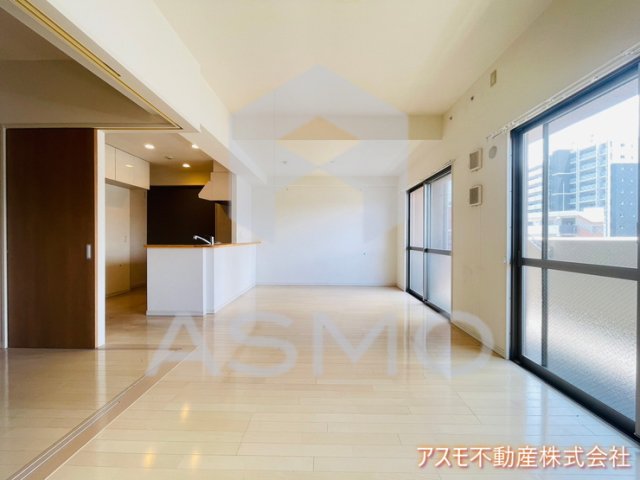 居室・リビング　同マンション別部屋参考写真