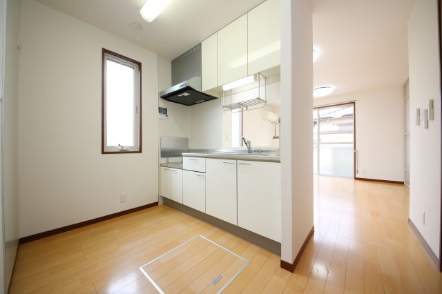 キッチン　別部屋反転間取のお写真になります。参考にご覧くださいませ。
