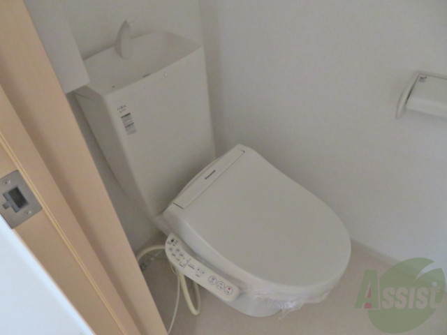 トイレ　嬉しいウォシュレット機能付きです。シャワートイレは便利ですね