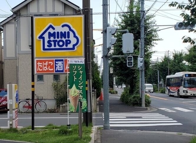 コンビニ　ミニストップ東越谷3丁目店（コンビニ）まで850m