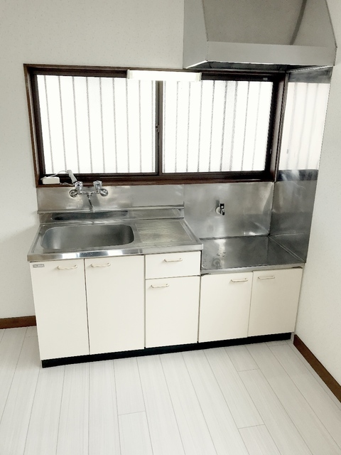 キッチン　※補修前の参考画像の為、設備等は現況優先。