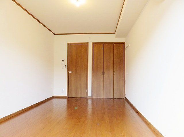 その他部屋・スペース　★広々8帖の洋室★