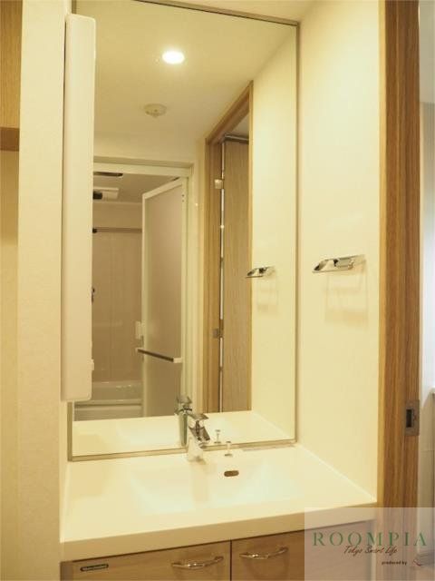 洗面設備　※同タイプの別のお部屋です。