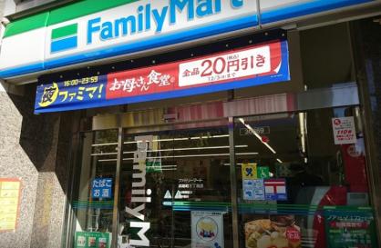 コンビニ　ファミリーマート 淡路町三丁目店（コンビニ）まで128m
