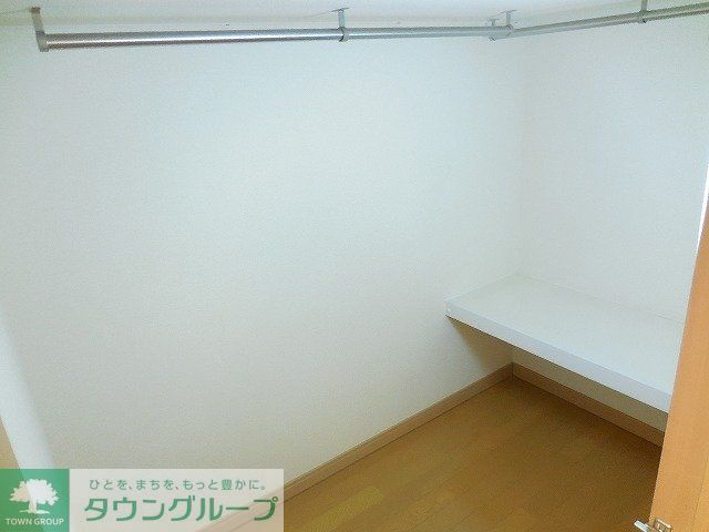 その他部屋・スペース　ベッド下は、ウォークインクローゼットで御座います。