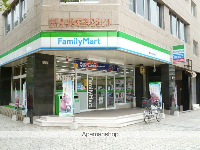 コンビニ　ファミリーマート（コンビニ）まで1322m