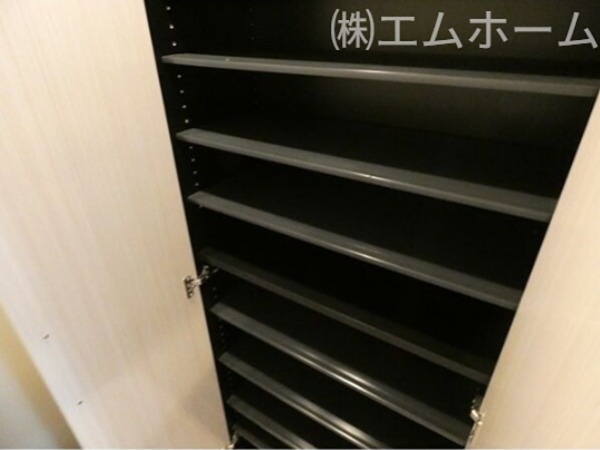 玄関　玄関　シューズボックス付