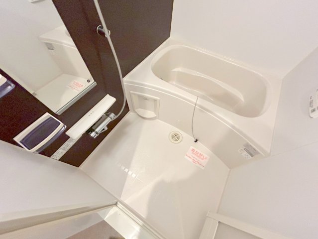 バス・シャワールーム　広めのお風呂は一日の疲れを癒してくれます。