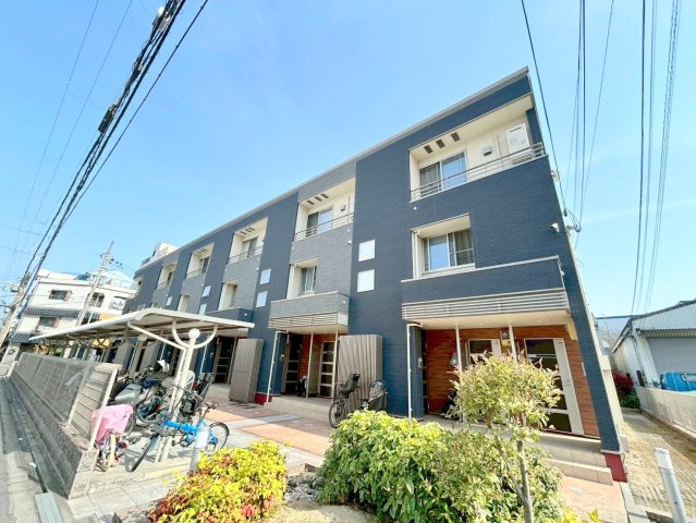 建物外観　オシャレな外観。この周辺では飛びぬけて目立っています。