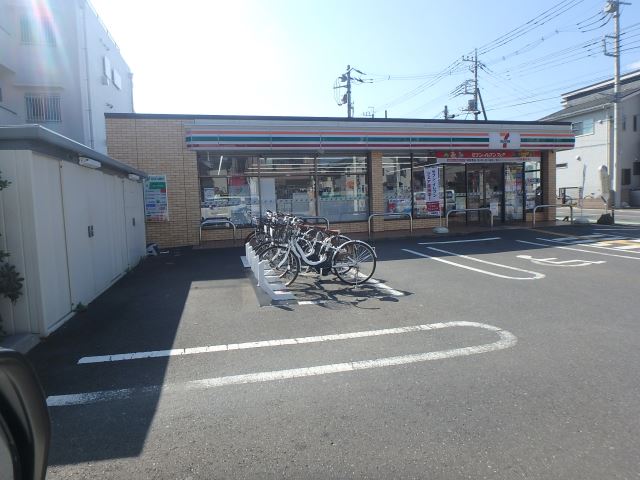 コンビニ　セブンイレブン（コンビニ）まで340m