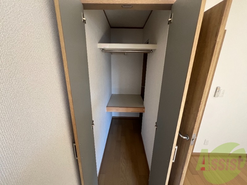 収納　収納は奥行きがあり、三段お使い頂けます。