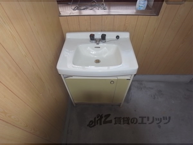 洗面設備　綺麗な洗面所です。