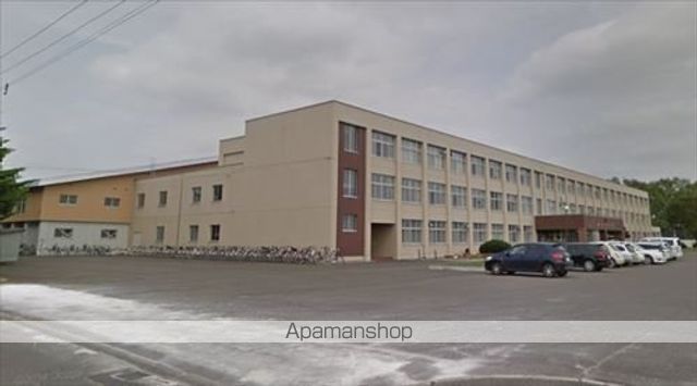 中学校　鹿追中学校（中学校）まで1386m
