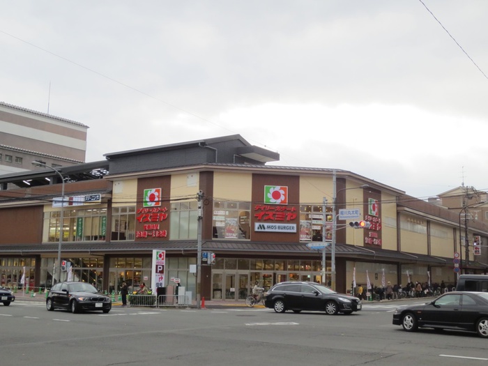 スーパー　イズミヤ堀川丸太町店（スーパー）まで400m