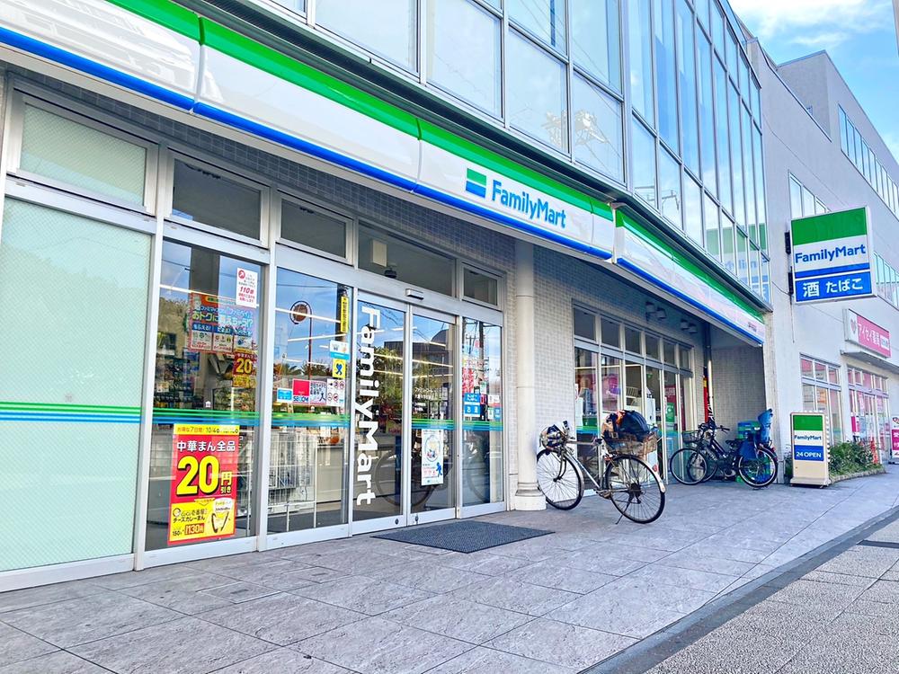 コンビニ　ファミリーマート大綱中学校前店（コンビニ）まで162m