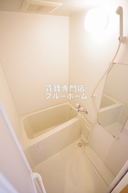バス・シャワールーム　明るいバスルームです！