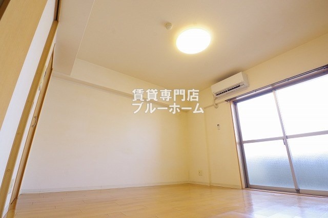 その他　別角度の洋室です！