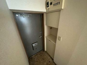 玄関　同間取り上階のお部屋　玄関にはシューズボックスあり