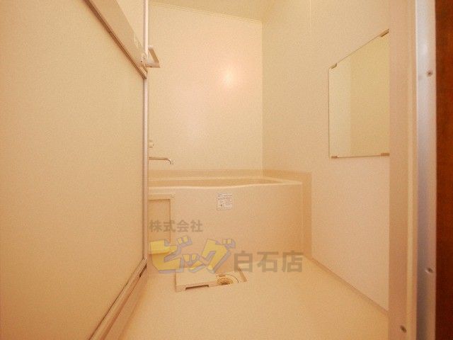 バス・シャワールーム　広々タイプのお風呂です♪