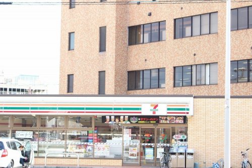 コンビニ　セブンイレブン 大阪本庄西1丁目店（コンビニ）まで541m