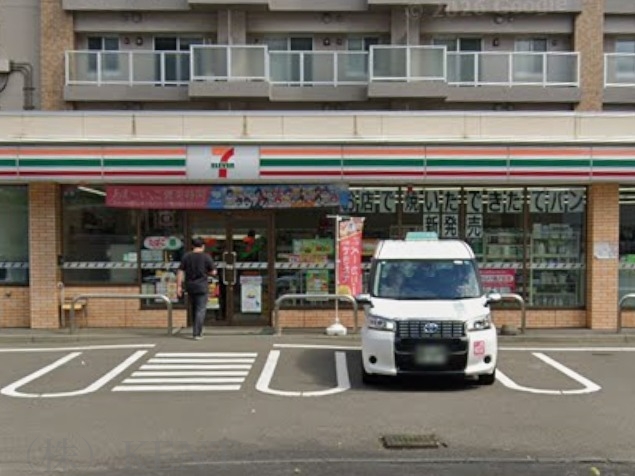 コンビニ　セブンイレブン札幌北3条店（コンビニ）まで117m