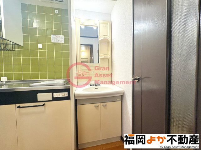 洗面設備　【１００１号室実写真】独立洗面台、朝の身支度には欠かせません