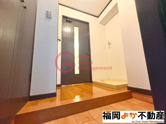 玄関　【１００１号室実写真】毎日通る玄関はこちらです