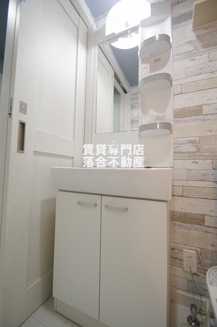 洗面設備　独立洗面化粧台付き