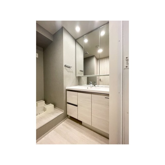 洗面設備　※写真は同タイプ住戸です。