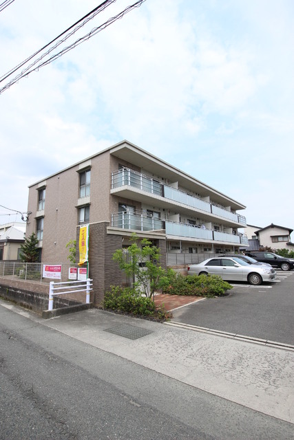建物外観　鉄筋コンクリート造のマンションです