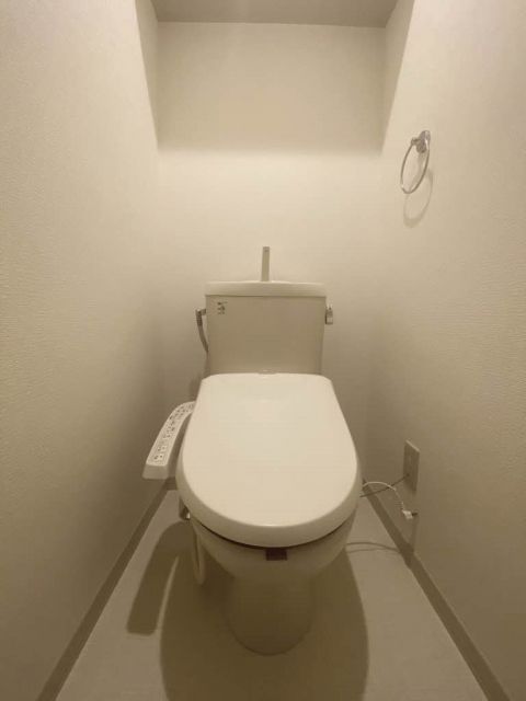仙台市地下鉄南北線 愛宕橋駅 徒歩3分 2階建 築26年のトイレ写真