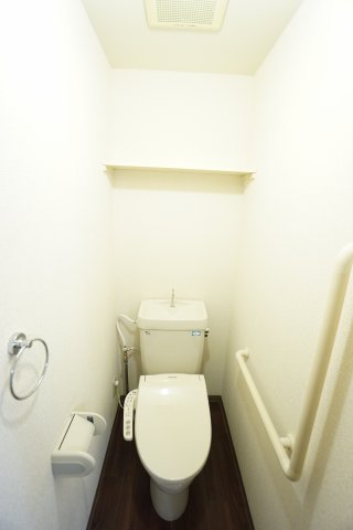 トイレ　※同物件、同タイプ、間取り反転のお部屋です