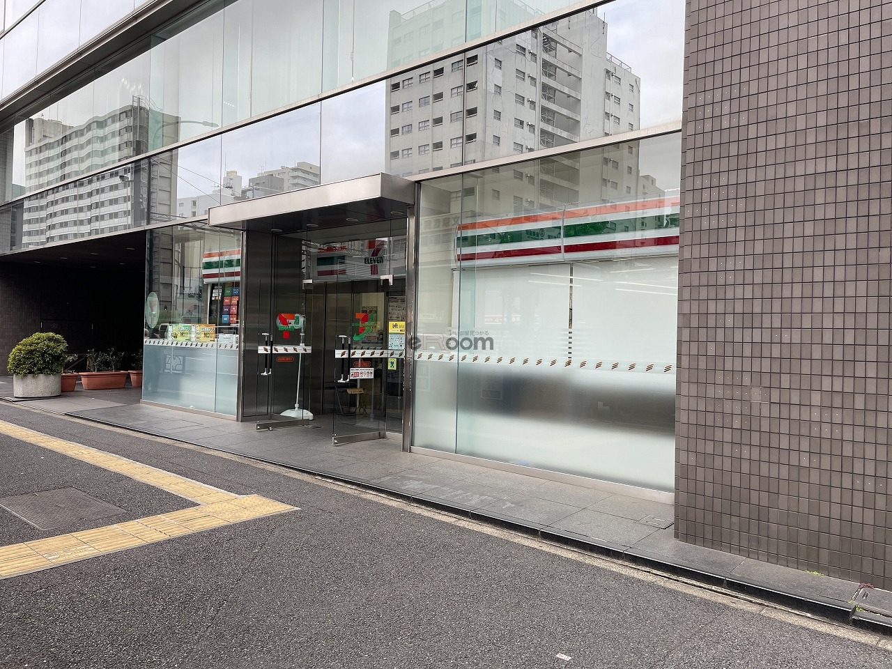 コンビニ　セブンイレブン文京春日駅前店（コンビニ）まで210m