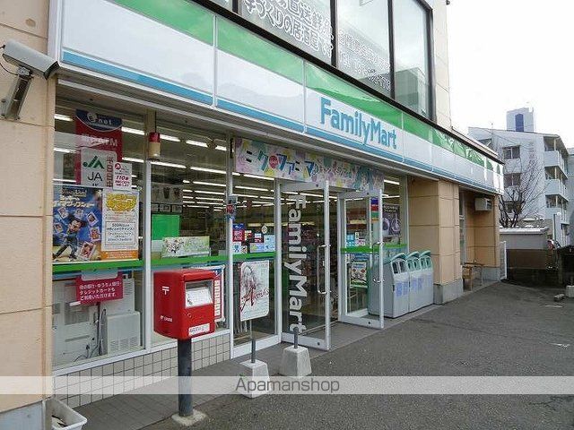 コンビニ　ファミリーマート（コンビニ）まで450m