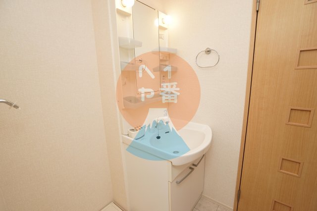 洗面設備　うれしい独立洗面台です。