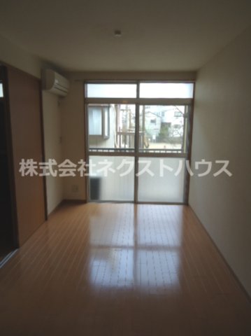 居室・リビング　別部屋参考写真です