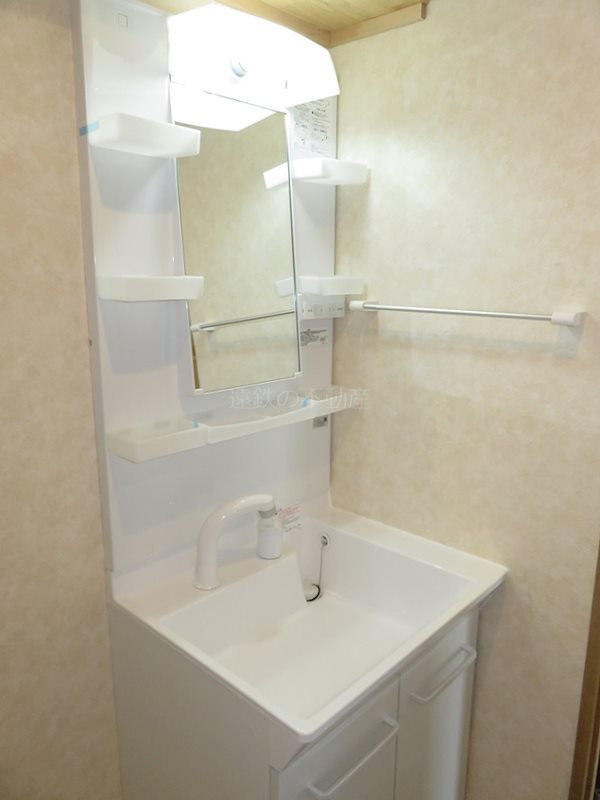 洗面設備　※同タイプの別部屋の写真です。