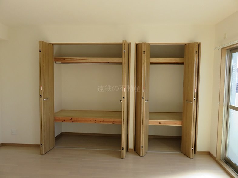 収納　※同タイプの別部屋の写真です。