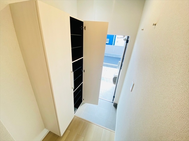 玄関　ニューライズシリーズ同タイプの内装写真転載
