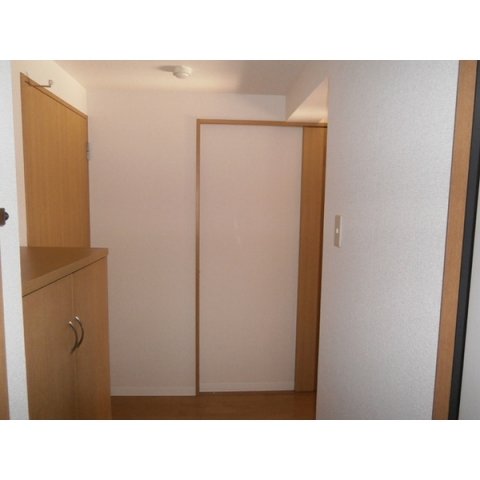 玄関　※写真は別号室