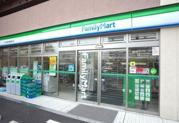 コンビニ　ファミリーマート 千住河原町墨堤通り店（コンビニ）まで755m