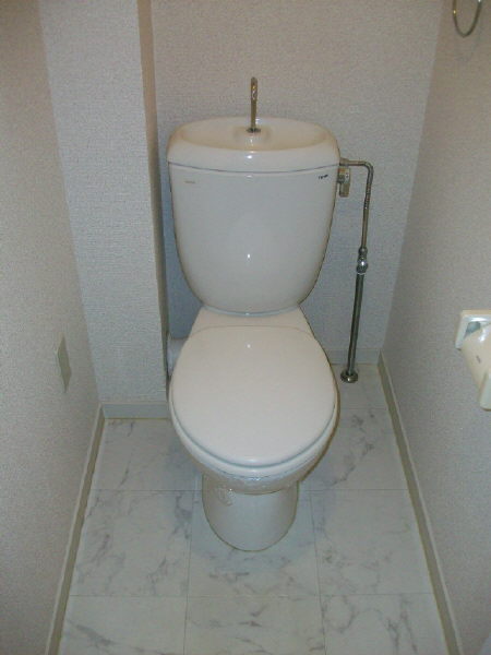 地下鉄東山線 高畑駅 徒歩5分 7階建 築34年のトイレ写真