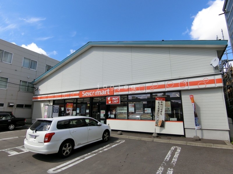 コンビニ　セイコーマート東札幌２条店（コンビニ）まで210m