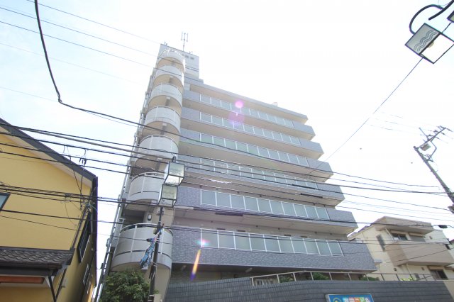 建物外観　ブレーメン通りを通って帰れ生活便利です♪