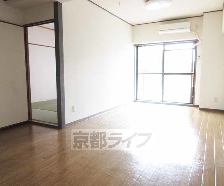 居室・リビング　広々としたお部屋です・