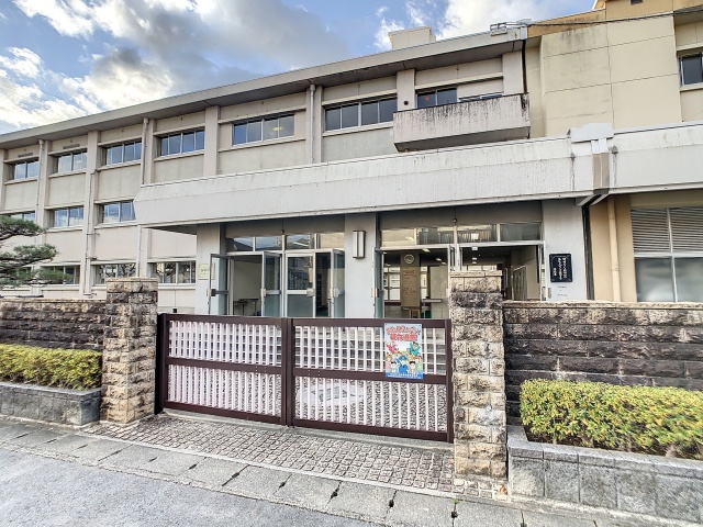 中学校　岐阜市立梅林中学校（中学校）まで1600m