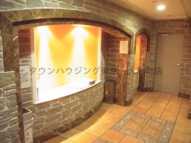 ロビー　暖炉調のロビー